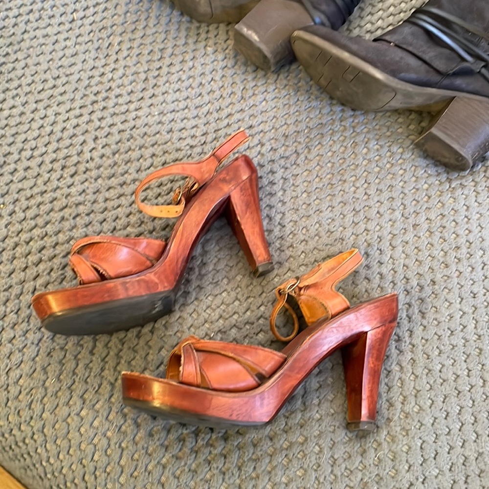 Used but super cute . Classic Kinney shoes